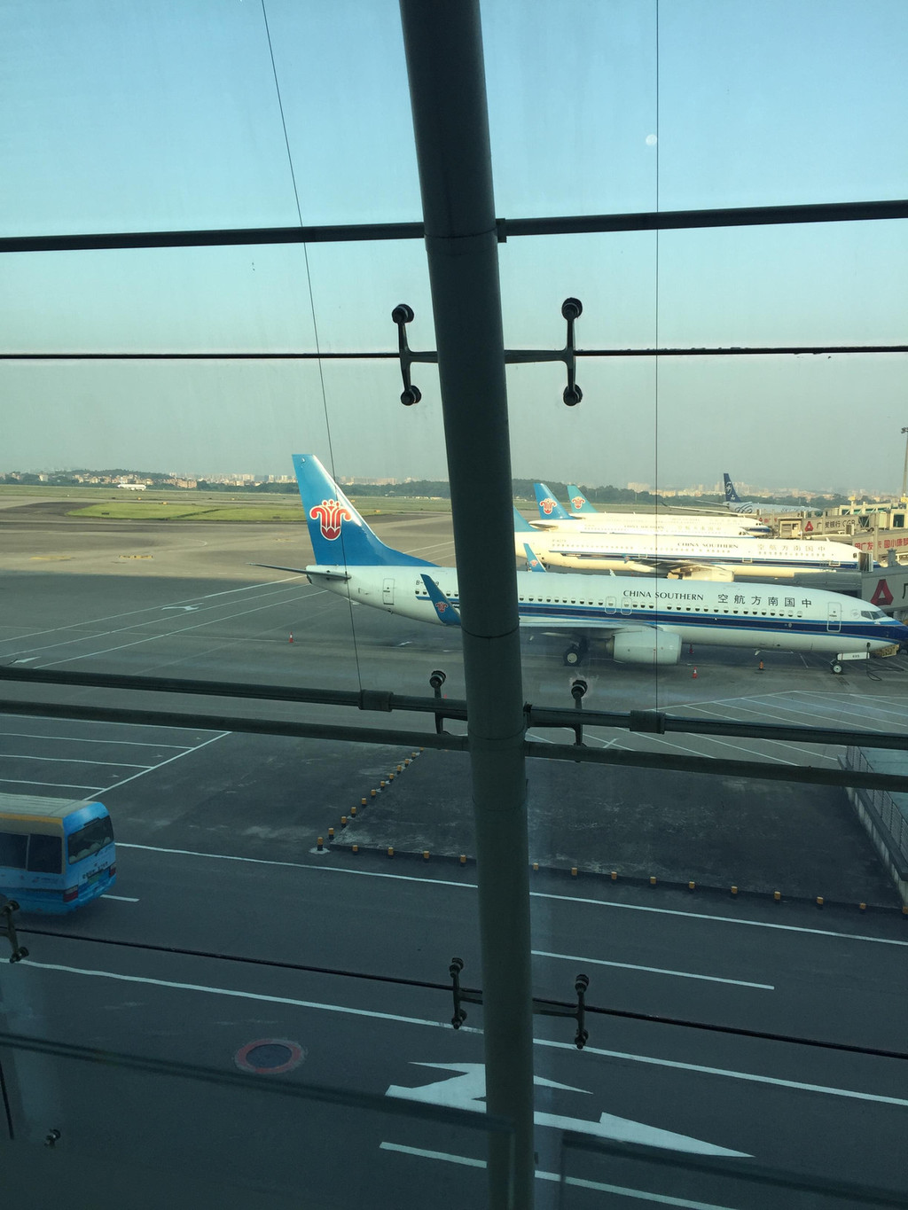 day 1  : 从广州出发到昆明长水机场  早上8点20的飞机 到底昆明已经