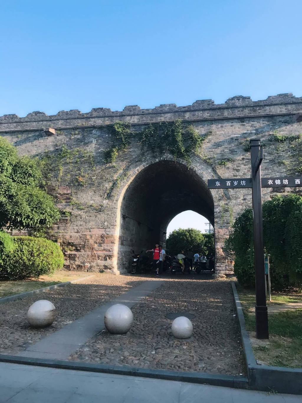 坊门街衢州城墙                                 回到城区已经四点