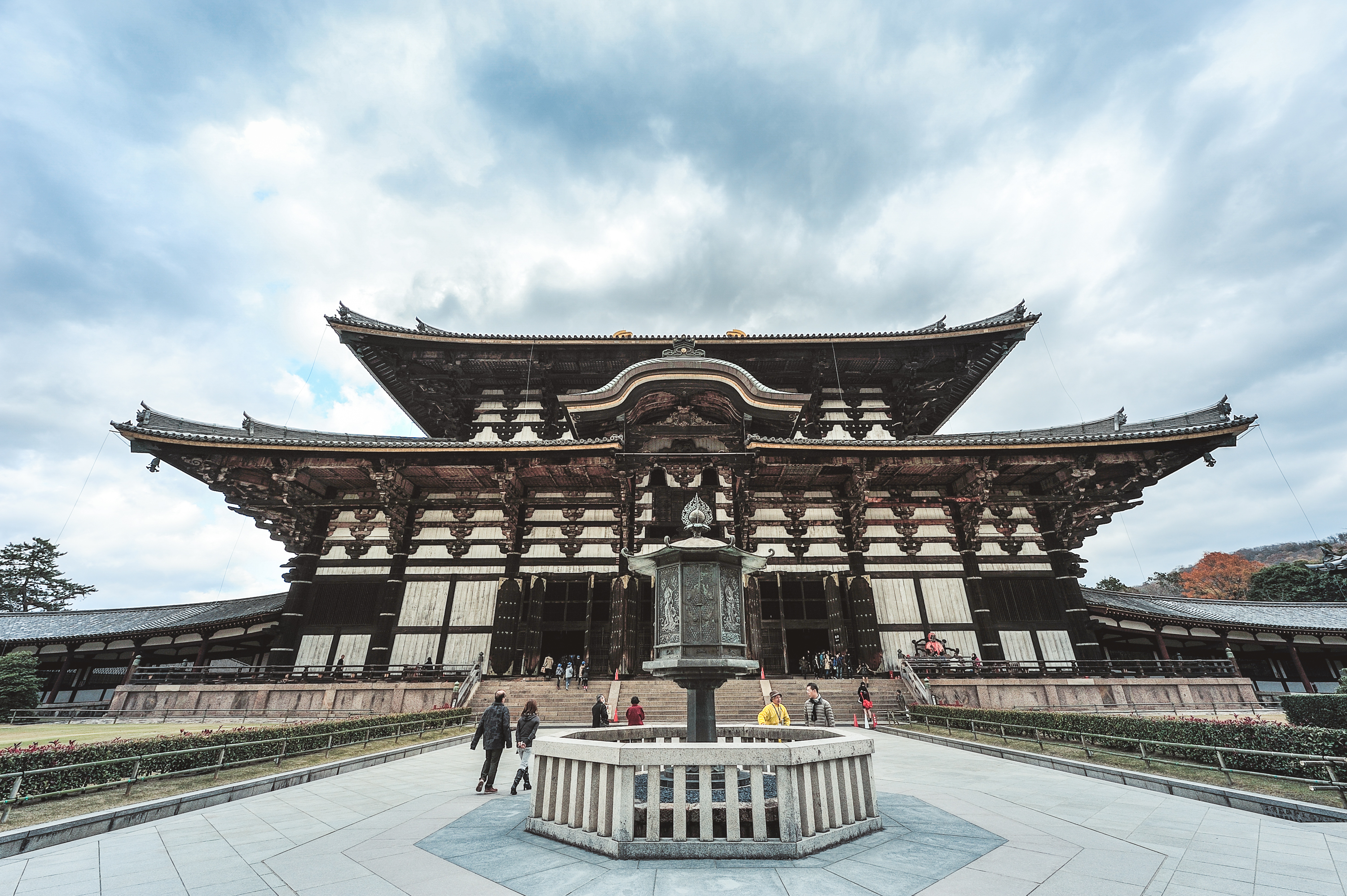 关西 京都岚山 金阁寺 奈良公园 东大寺 神户马赛克广场一日游【中文