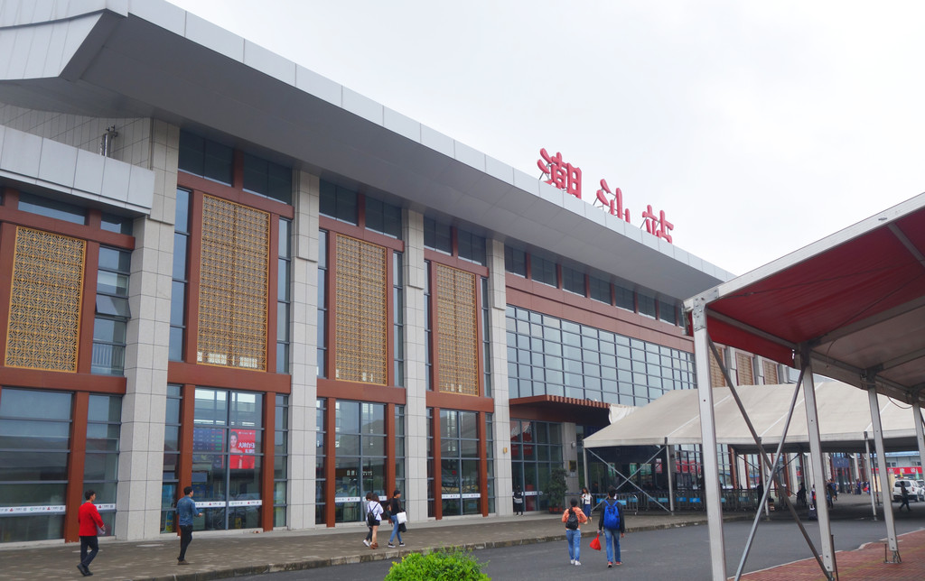 不过,广梅汕客运专线(高铁)已在建设,在潮汕站与厦深高铁