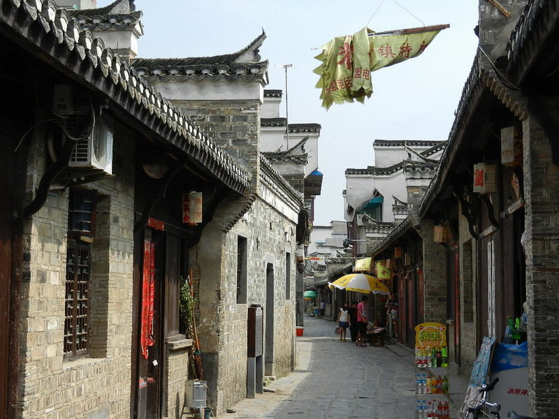 保留完整的古建筑,至今还有人居住.这条巷子里曾走出过.