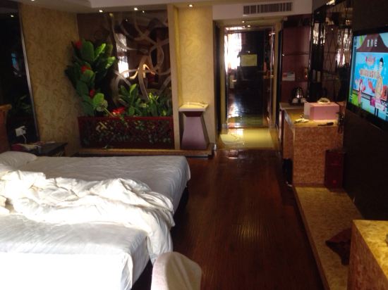 沈阳金冠热带雨林健身主题休闲酒店预订价格,