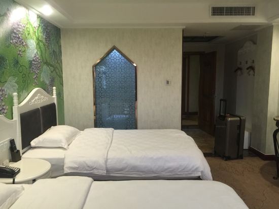 吐鲁番友谊峰假日酒店(原太阳假日酒店)预订价