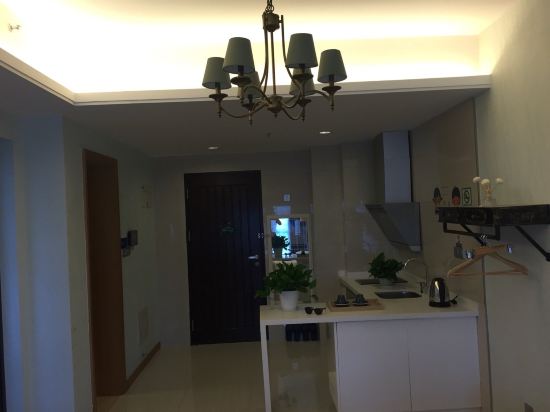 " style="color:#0066cc;cursor:pointer;">联系方式 婉居酒店公寓(深圳北站cococity店)FrelaxHome,邻近深圳北站,与深圳高铁北站(亚洲最大的火车站)仅2公里,白石龙地铁一站接驳,步行仅需15分钟;距梅林检查站仅3公里、华强北仅10公里;距会展中心仅20分钟车程,27条公交线路贯通全城,全方位立体交通到达东站步行街、深圳机场、华侨城、世界之窗、欢乐谷等交通十分便利,与香港、东莞、广州等珠三角主要城市形成半小时生活圈。清新、简约、素雅调