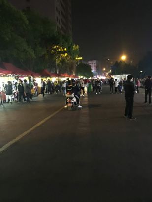 就是有点小,地理位置也很好,离异国风情街很近,宾王夜市是义乌最大的