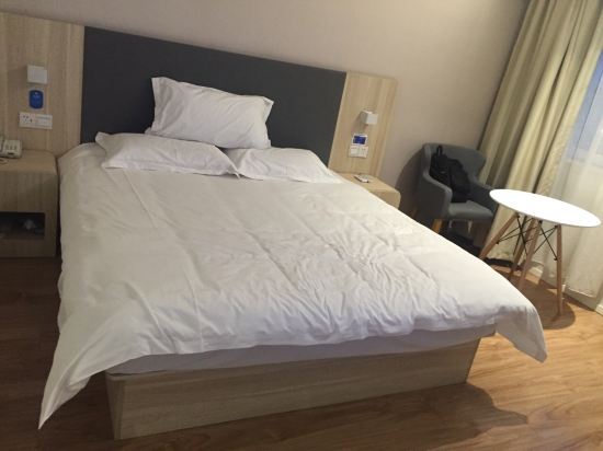 谁知道明光汉庭酒店前台收银工资多少_微博生