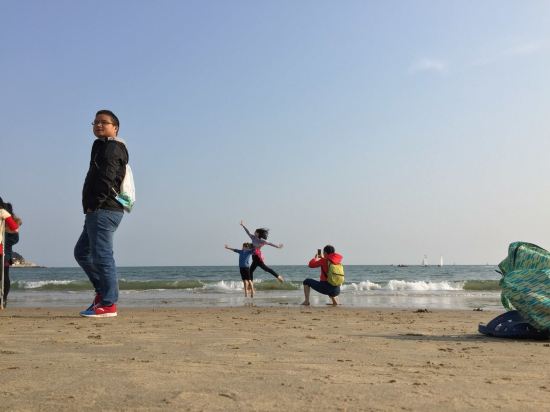 " style="color:#0066cc;cursor:pointer;">联系方式 阳江闸坡雅涛度假酒店位于闸坡国家AAAAA级滨海旅游名胜风景区大角湾,是一家休闲型花园度假酒店。酒店地处旅游景区繁华的旅游主大道,毗邻大角湾水上乐园、螺州公园、一夜埕购物步行街等,交通便利,地理位置优越。 阳江闸坡雅涛度假酒店内设施齐全,装修豪华、温馨典雅,拥有各类客房。酒店本着宾客至上,服务第一的服务宗旨,先进的服务设施,实惠的价格,细致入微的服务,无微不至的关怀,是您休闲度假或商务会议聚首的理