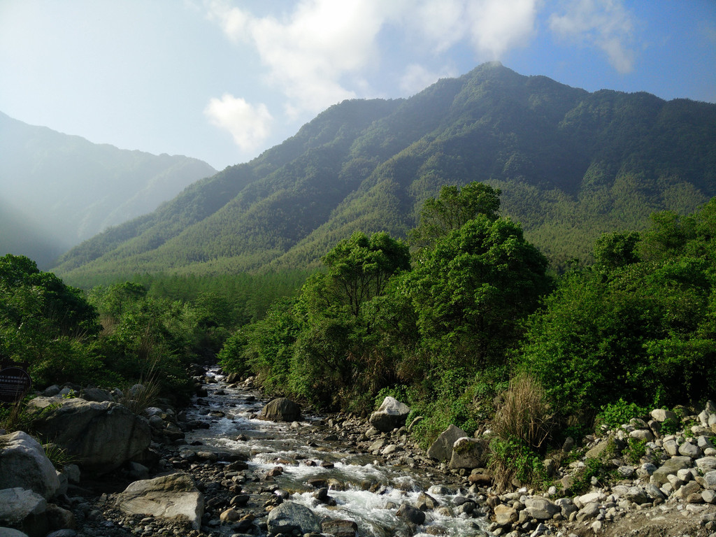 明月山风景区位于江西宜春袁州区,距宜春城区20公里,是国家级风景名胜