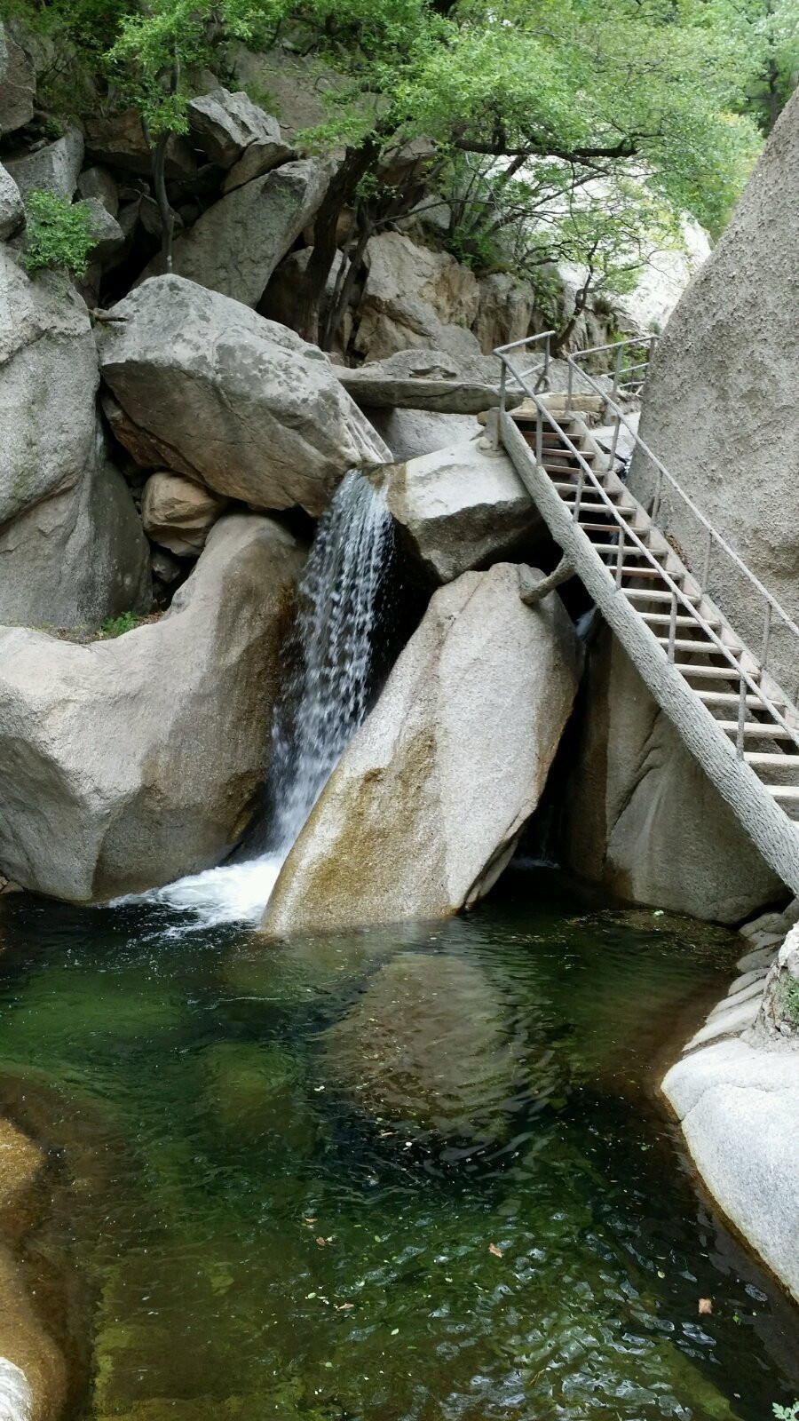 行走在天池山