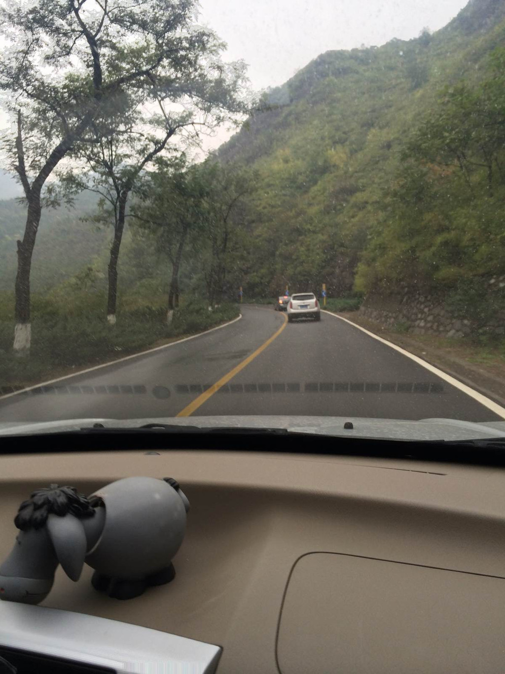 的阜石路,过门头沟中心区,直接就是美丽的山路,一点都不堵车,一路畅通