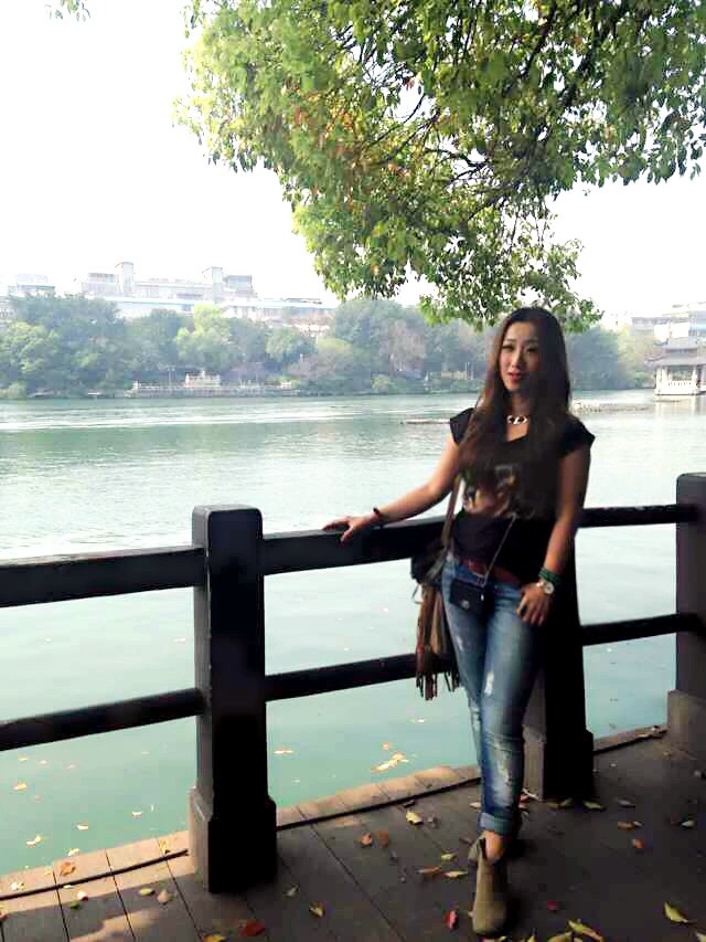 三个女人的一台桂林戏