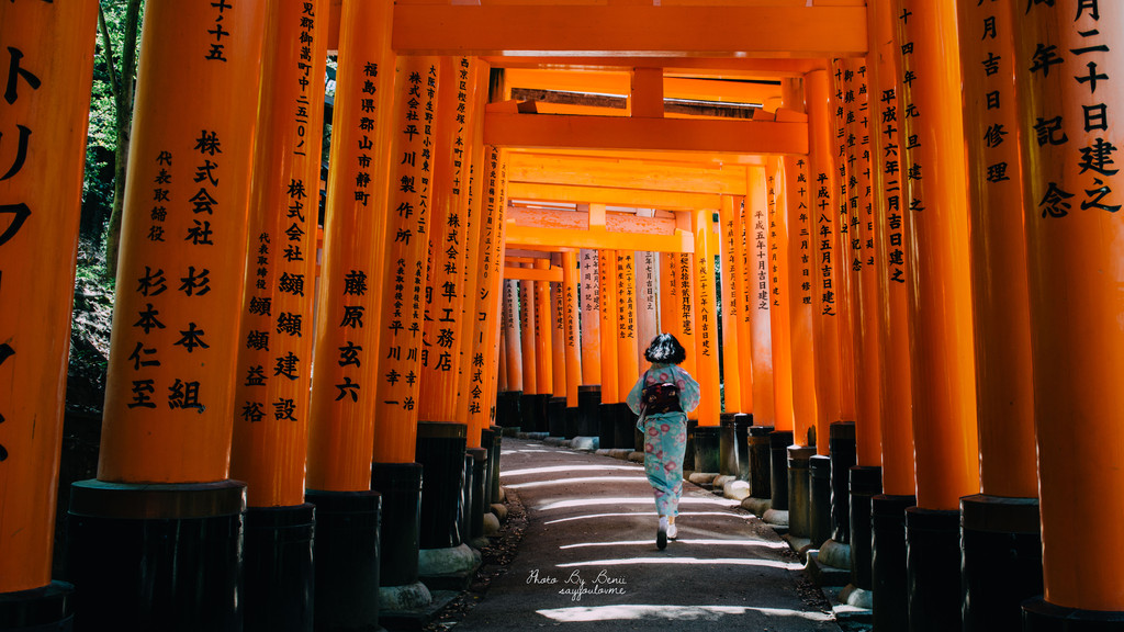▼伏见稻禾大社,千本鸟居,也是《艺妓回忆录》里让人印象深刻的场景