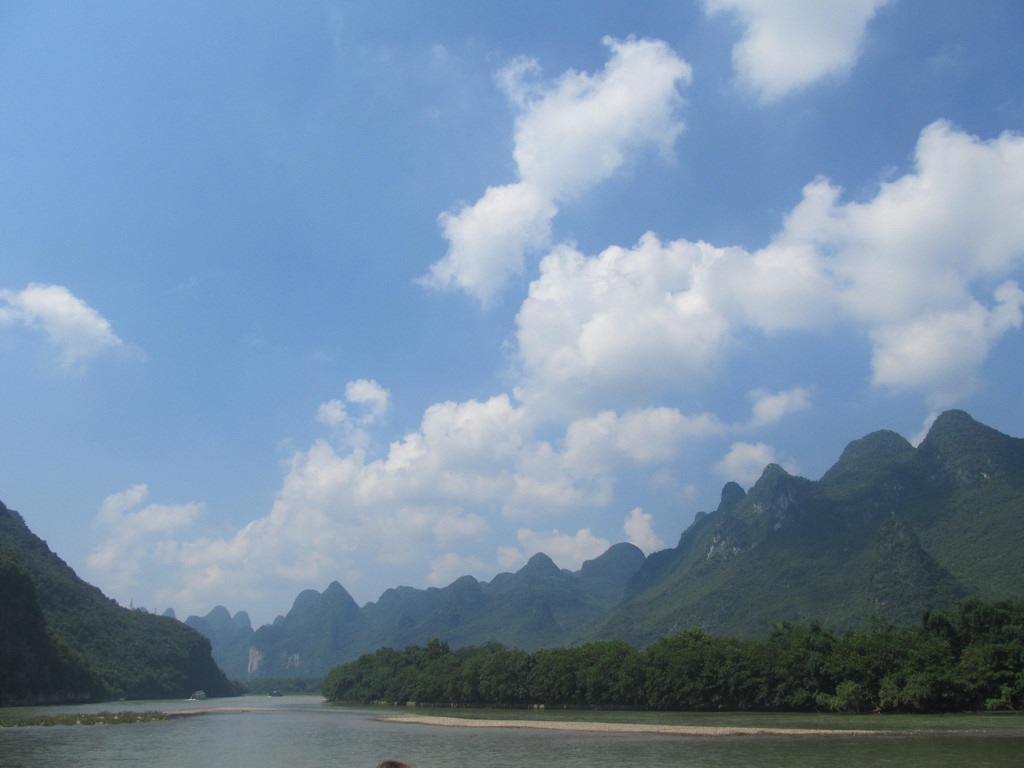 炎炎夏日,我們行走在路上.(武漢大雨,桂林晴空萬里)