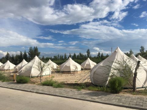 赤峰玉龙沙湖集装箱温泉酒店