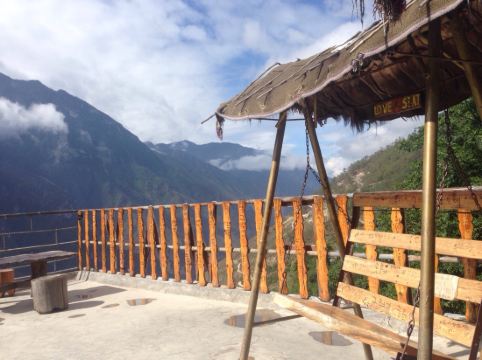 虎跳峡中途客栈