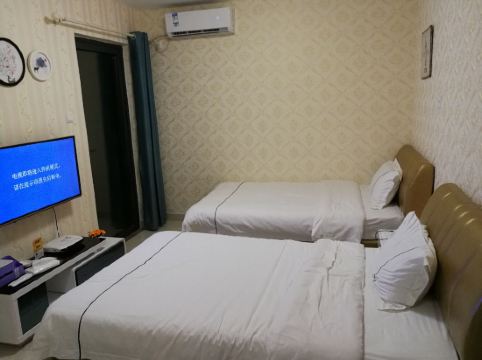 酒店位置挺好的,在深圳萍荚,对面就可以看到很多高萍疾档陌旃