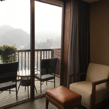 长阳隔河岩酒店(原隔河岩度假村)