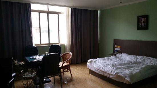 速8酒店(陇南武都盘旋路广场店)