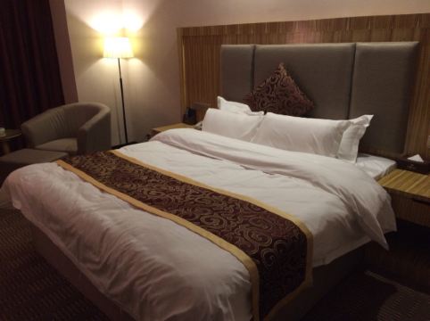 关于威远名流花园大酒店