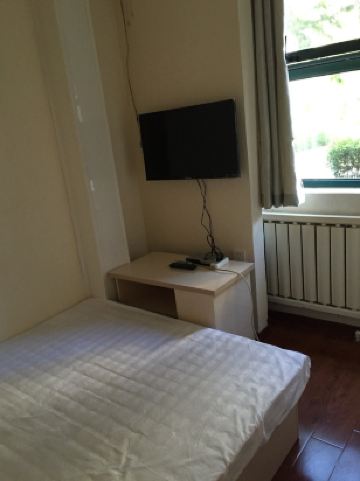 0分 发表于2015-11-17 离火车站非常近的一个家庭式旅店,出了8站口就