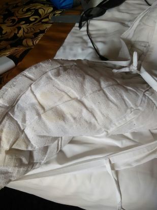 卫生环境太差,毛巾是化纤的,床单上有洞,被子芯是黑的,台子破破烂烂