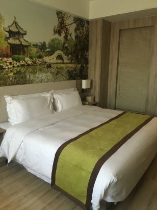 保定东风路亚朵酒店